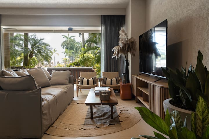 Entire home with 3 bedrooms in Puerto Vallarta - Beachfront condominium with pool Marina Vallarta
