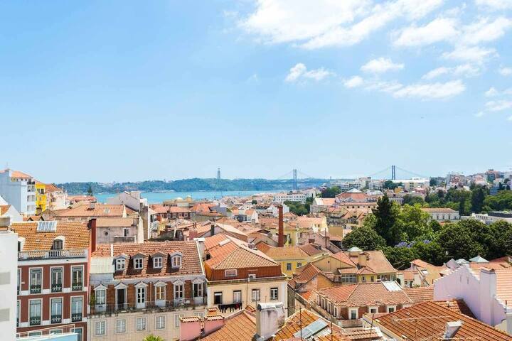 Beautiful and elegant flat with stunning views! gallery image 2