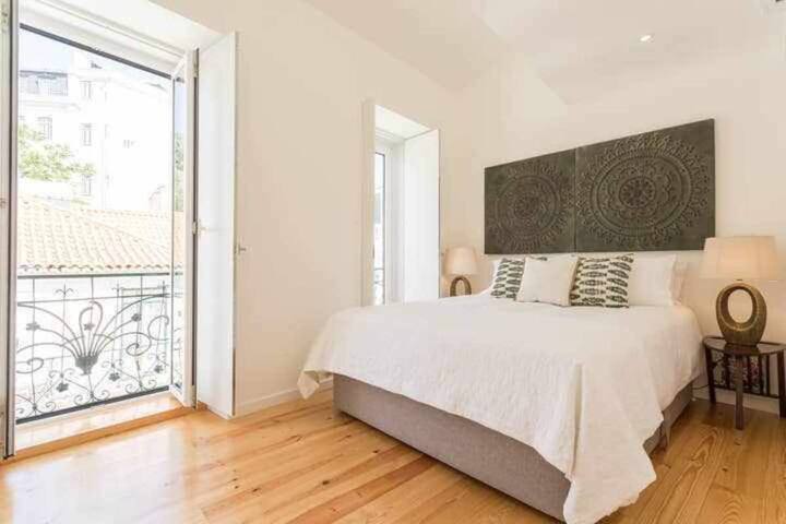 Beautiful and elegant flat with stunning views! gallery image 5