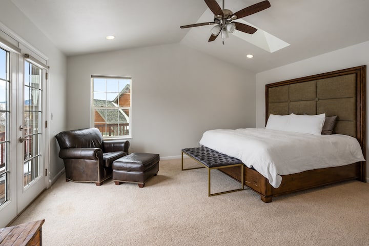 جناح رئيسي بسرير كبير