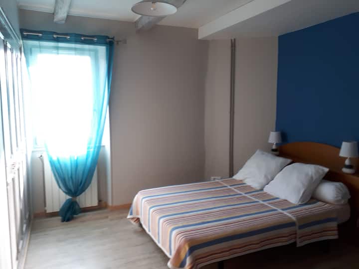 Საძინებელი 140 საწოლით + 90 საწოლიანი საწოლით