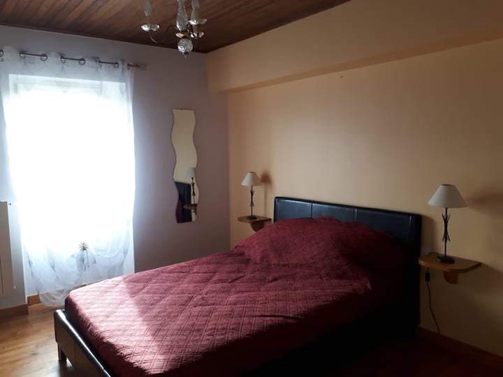 Საძინებელი საწოლით 140 კვ .მ