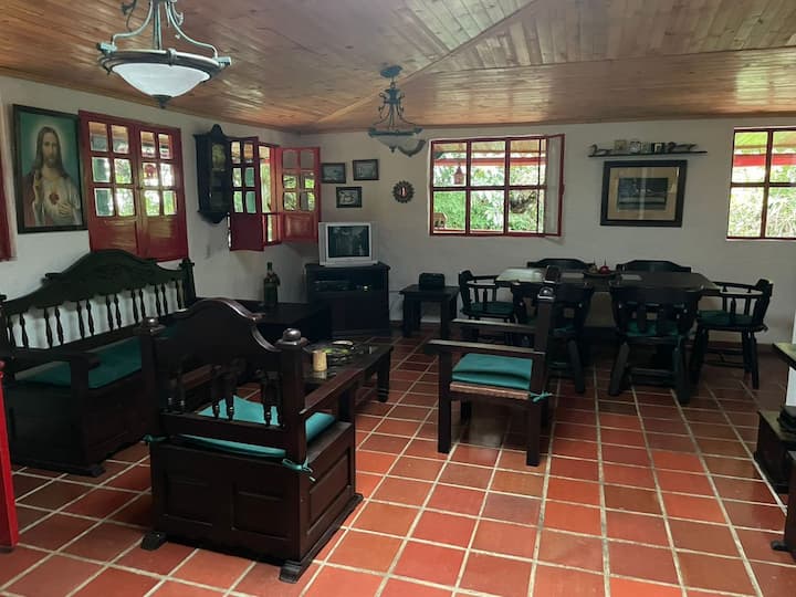 Agradable Casa De Campo Con Piscina - Villavicencio