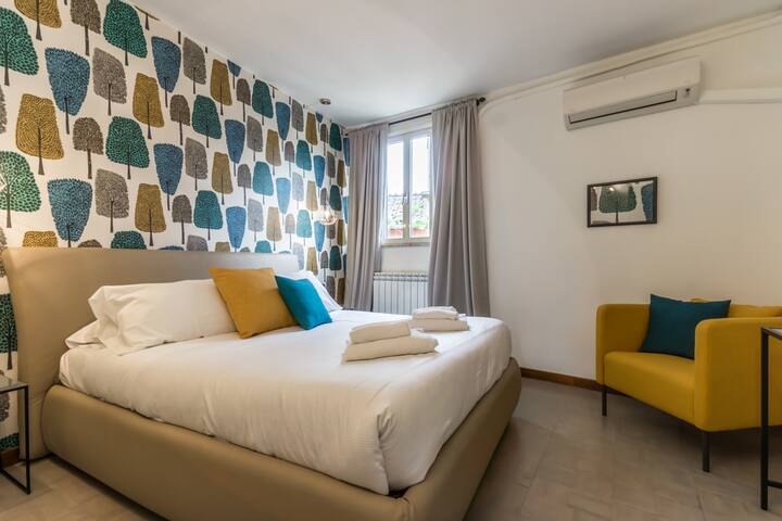 The Original Building – 8 rooms 4 bathrooms gallery image 2