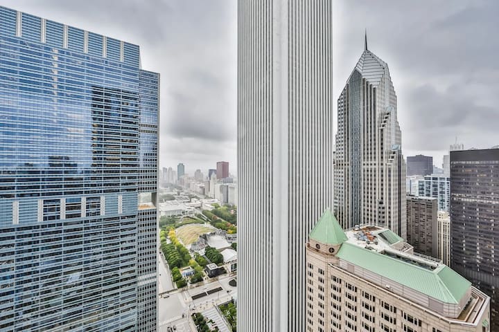 Two Bedroom w/Balcony, Amazing Views, & Amenities