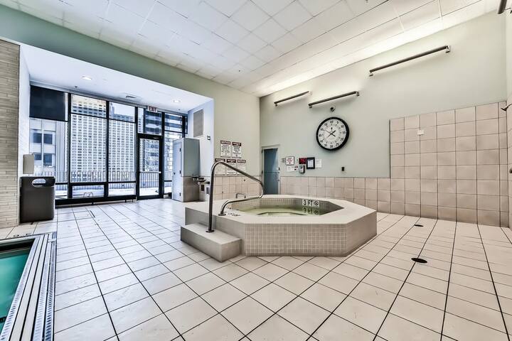 Two Bedroom w/Balcony, Amazing Views, & Amenities gallery image 5