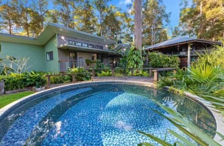 Exclusive Unique 6 BR Pavilion nestled on 15 acres gallery image 4