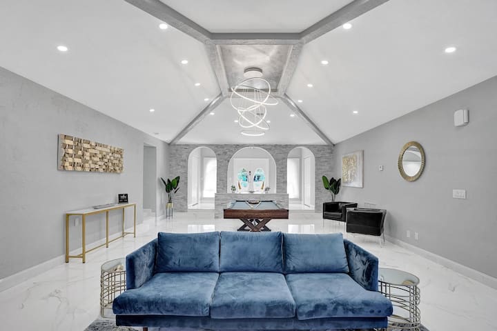 6BR Modern Waterfront Villa| Heated Pool| Gameroom gallery image 4