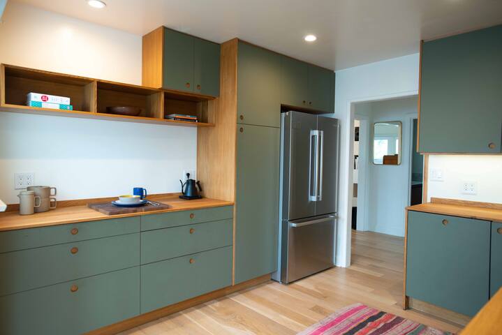 *Newly Renovated* Private Oasis -Westside Bungalow gallery image 5