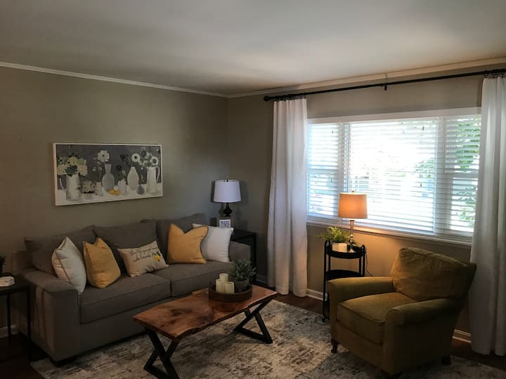 Simplicity Remodeled two bedroom comfy rental unit