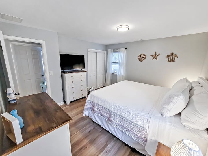 غرفة النوم الرئيسية - سرير كبير