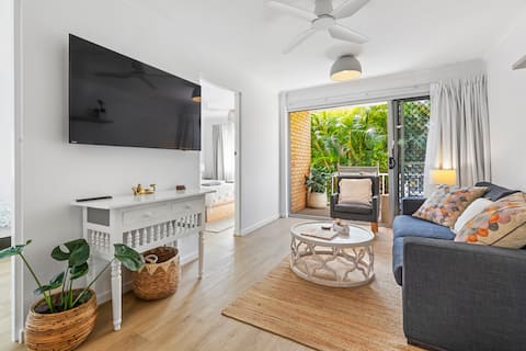 Newly renovated 2 bedroom unit beside Noosa River