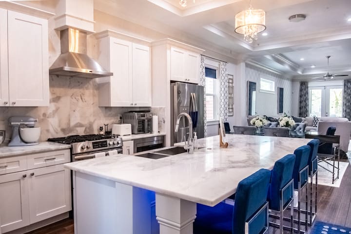 Luxury living in Mid City Walk to French Quarter gallery image 2