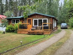 Beautiful+2+bedroom+cabin+with+8+person+hot+tub