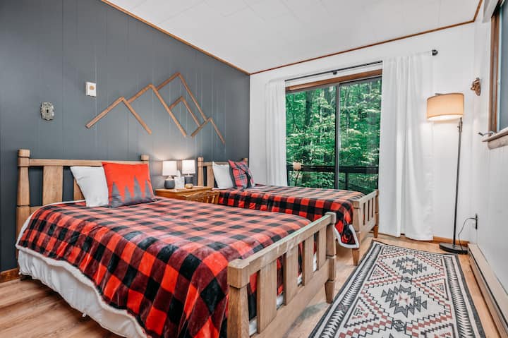 Second floor twin bedroom