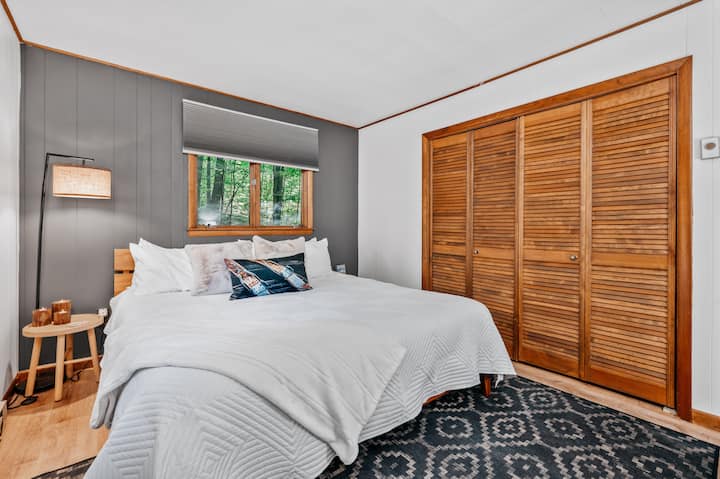 First floor king bedroom