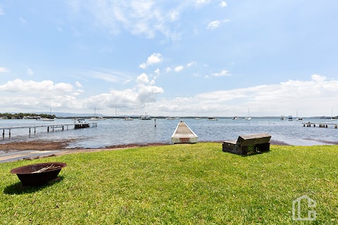 Absolute Waterfront w private jetty & Boathouse