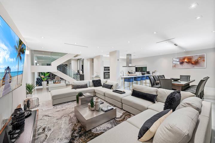 Waterfront Villa / Heated Pool, Gameroom, Sleeps12 gallery image 3