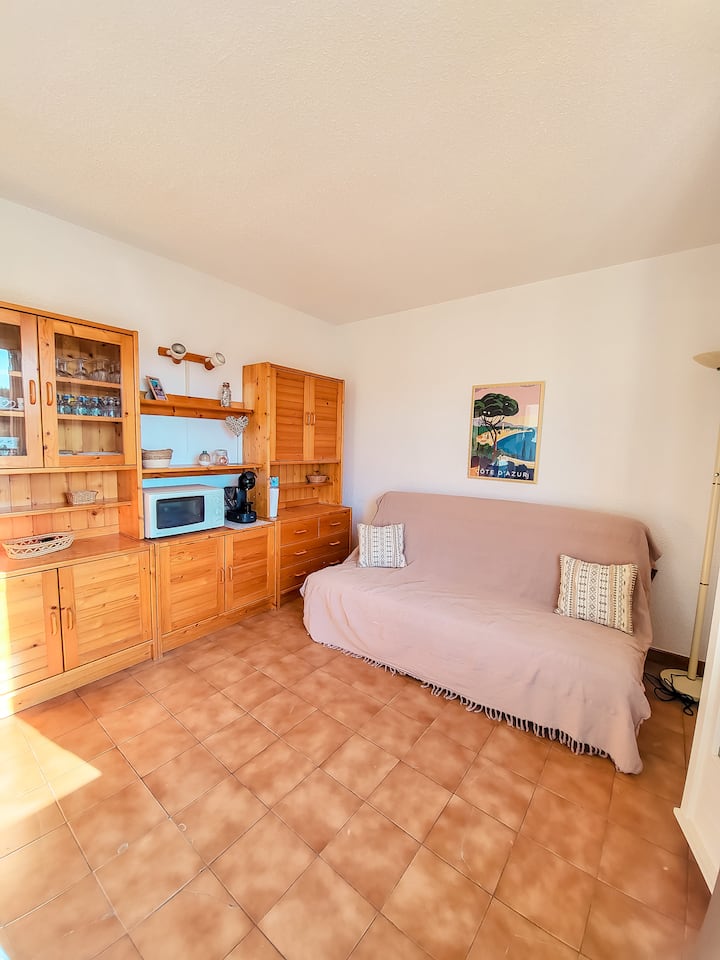 Dnevni boravak s kaučem na razvlačenje – 2 pomoćna ležaja