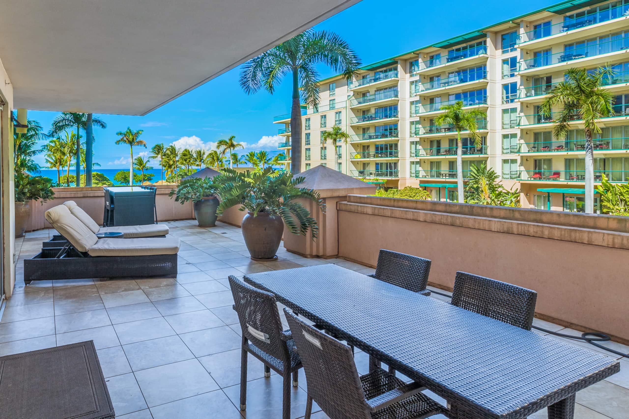 Condo in Lahaina · ★4.44 · 2 bedrooms · 3 beds · 2 baths - Image 22