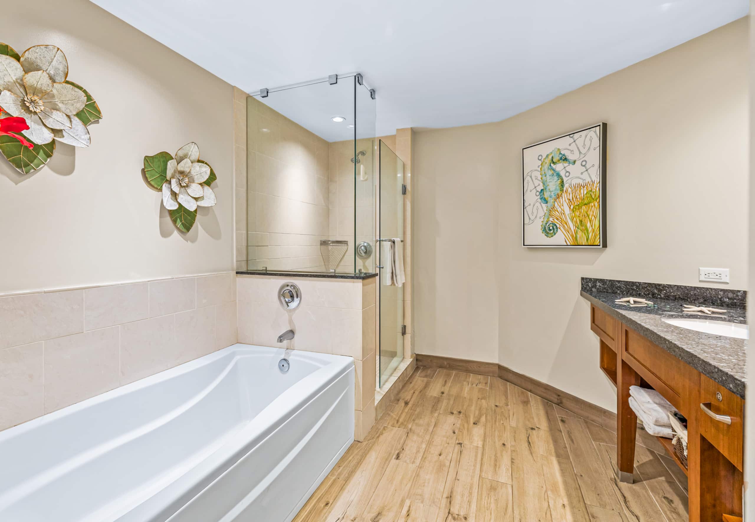 Condo in Lahaina · ★4.44 · 2 bedrooms · 3 beds · 2 baths - Image 17