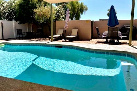 Desert Escape Heated Pool/2king beds/ Toy parking
