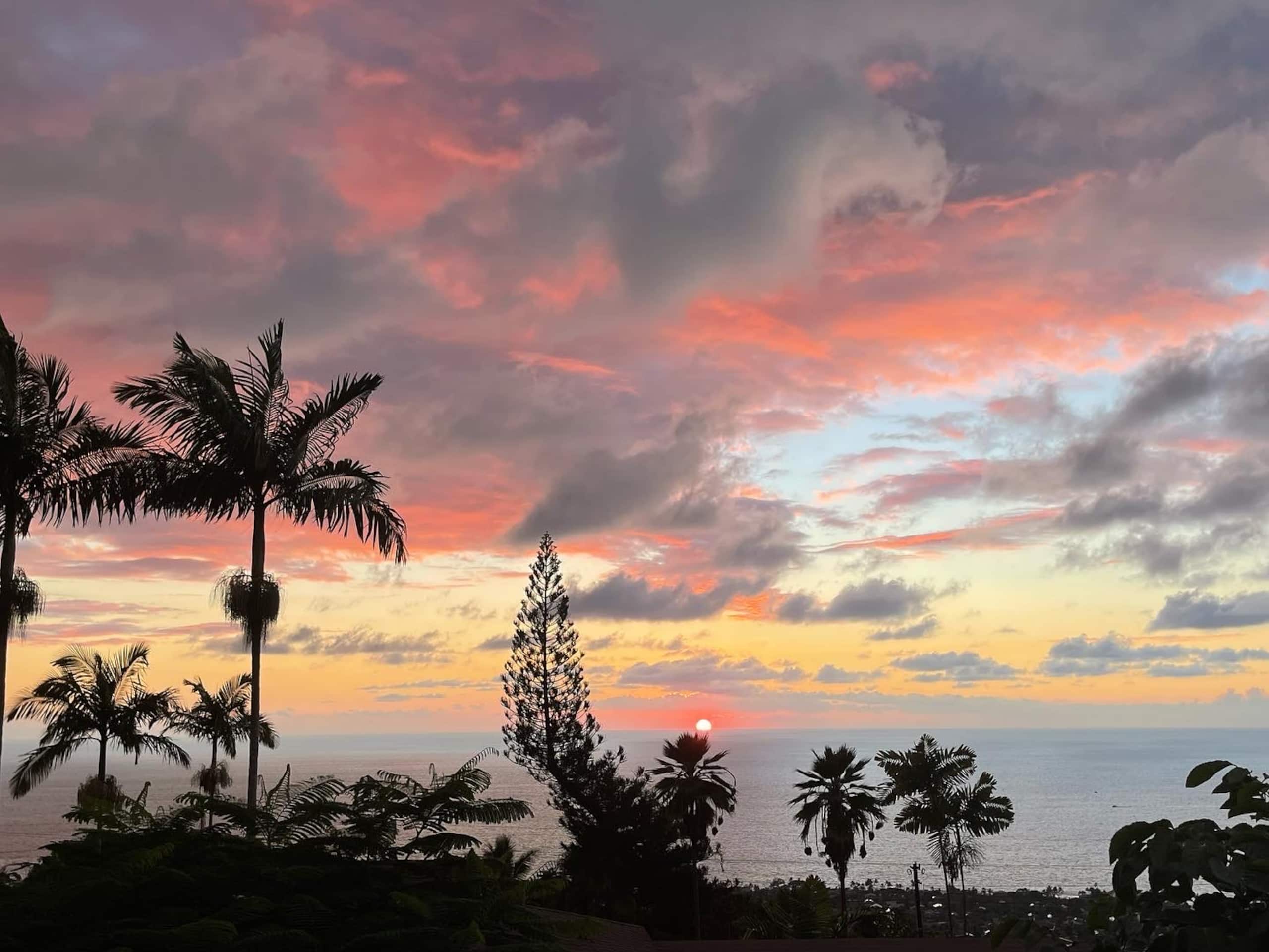 Home in Kailua-Kona · ★4.67 · 4 bedrooms · 7 beds · 4.5 private baths - Image 47