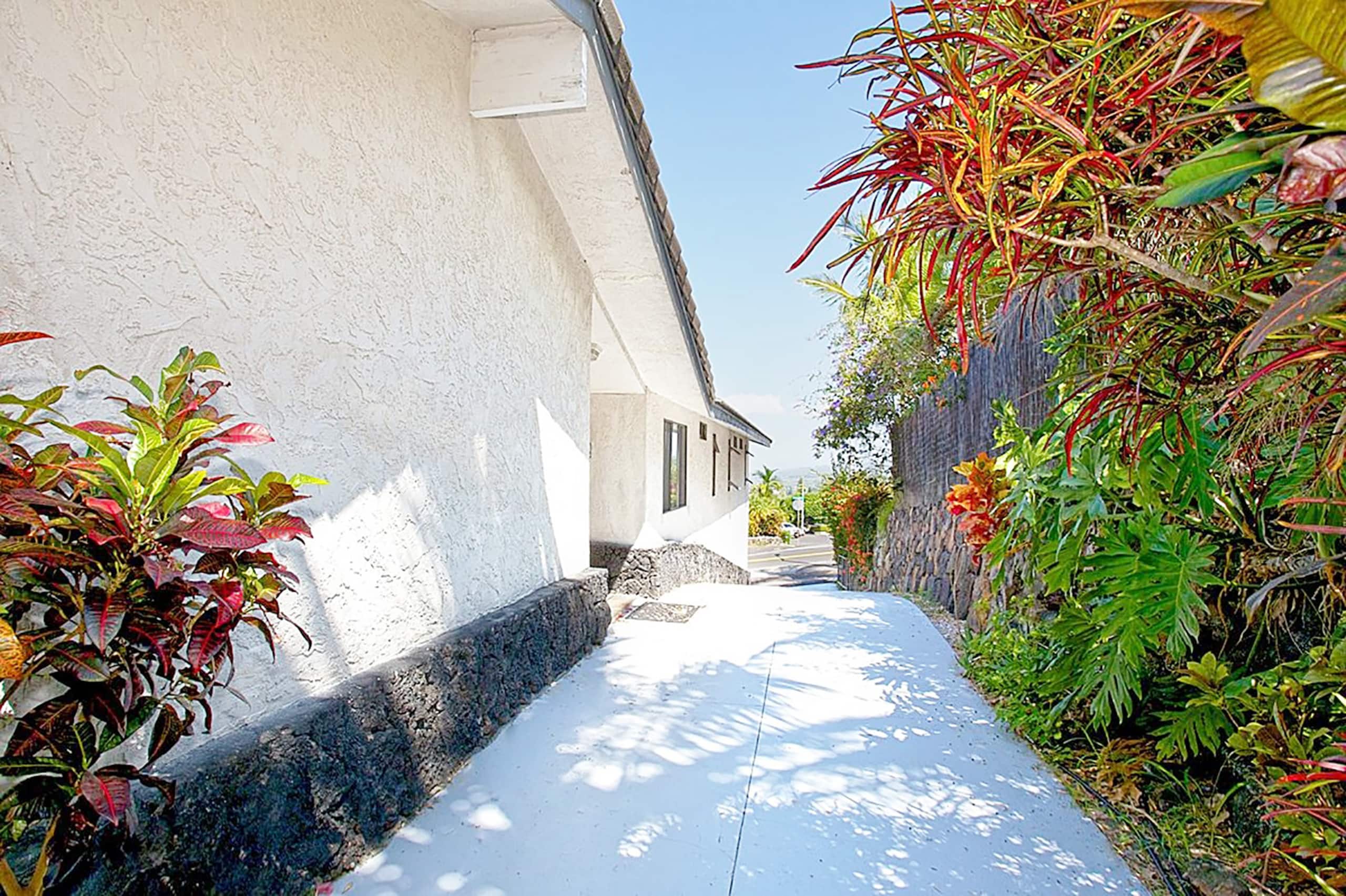 Home in Kailua-Kona · ★4.67 · 4 bedrooms · 7 beds · 4.5 private baths - Image 41