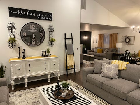 Mimi’s Hive - Spacious 6 bedroom 5 bath