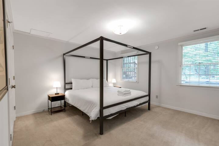 Treetops por ARREGLO | 3 King | 7 acres | Estanque privado - Airbnb