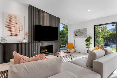 Popular Airbnb listing: Colorful Modern Luxury w/ Stunning Mountain Views in Coachella Valley & Desert