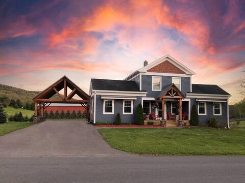 Beautiful Farmhouse w/ Heated Pool, Game Room
