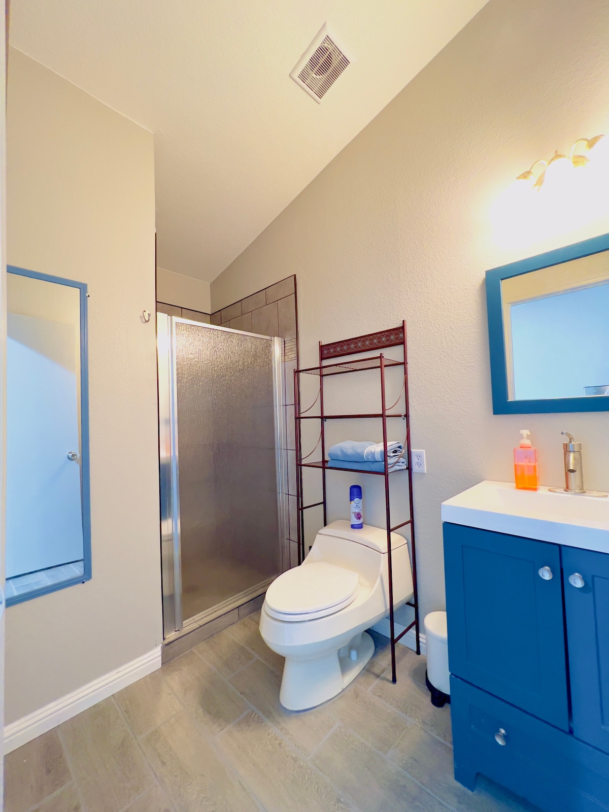 Floral Cozy Guest Suite