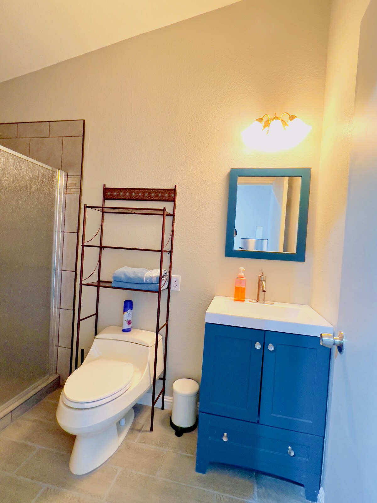 Floral Cozy Guest Suite