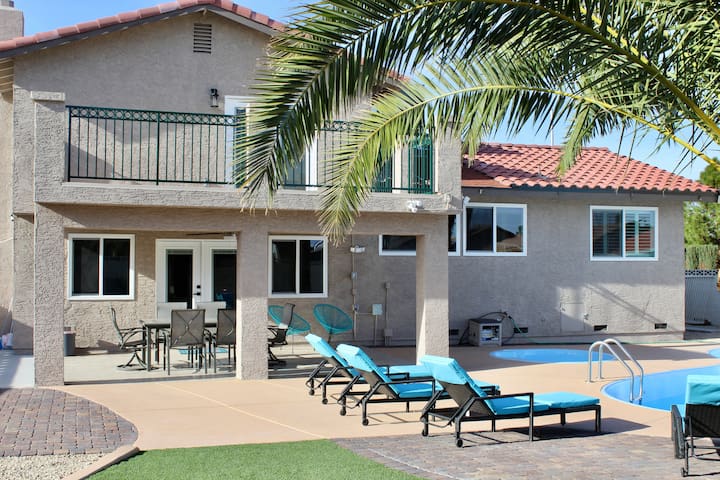 Renovated; pool; 6m to Strip; EV charging