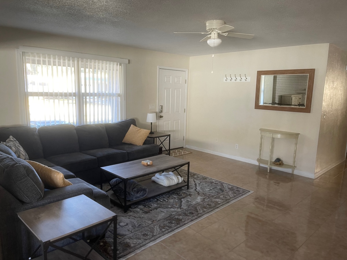 Popular Airbnb listing: Heated pool, short drive to beach. in Ormond Beach