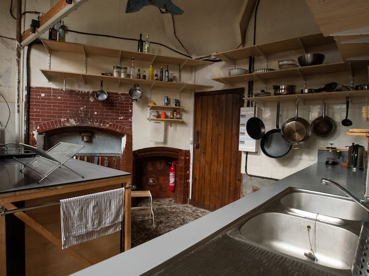 Auberge Alternative Dans Un Ancien Monastère - Rijsel