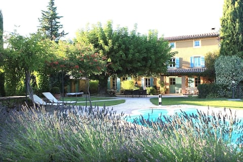Provencal farmhouse with pool at the foot of Mont Ventoux