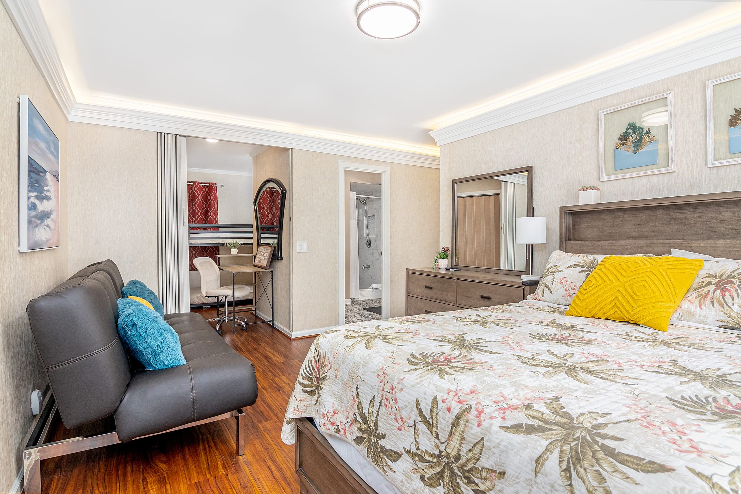 Condo in Honolulu · ★4.83 · 3 bedrooms · 6 beds · 2 private baths - Image 26