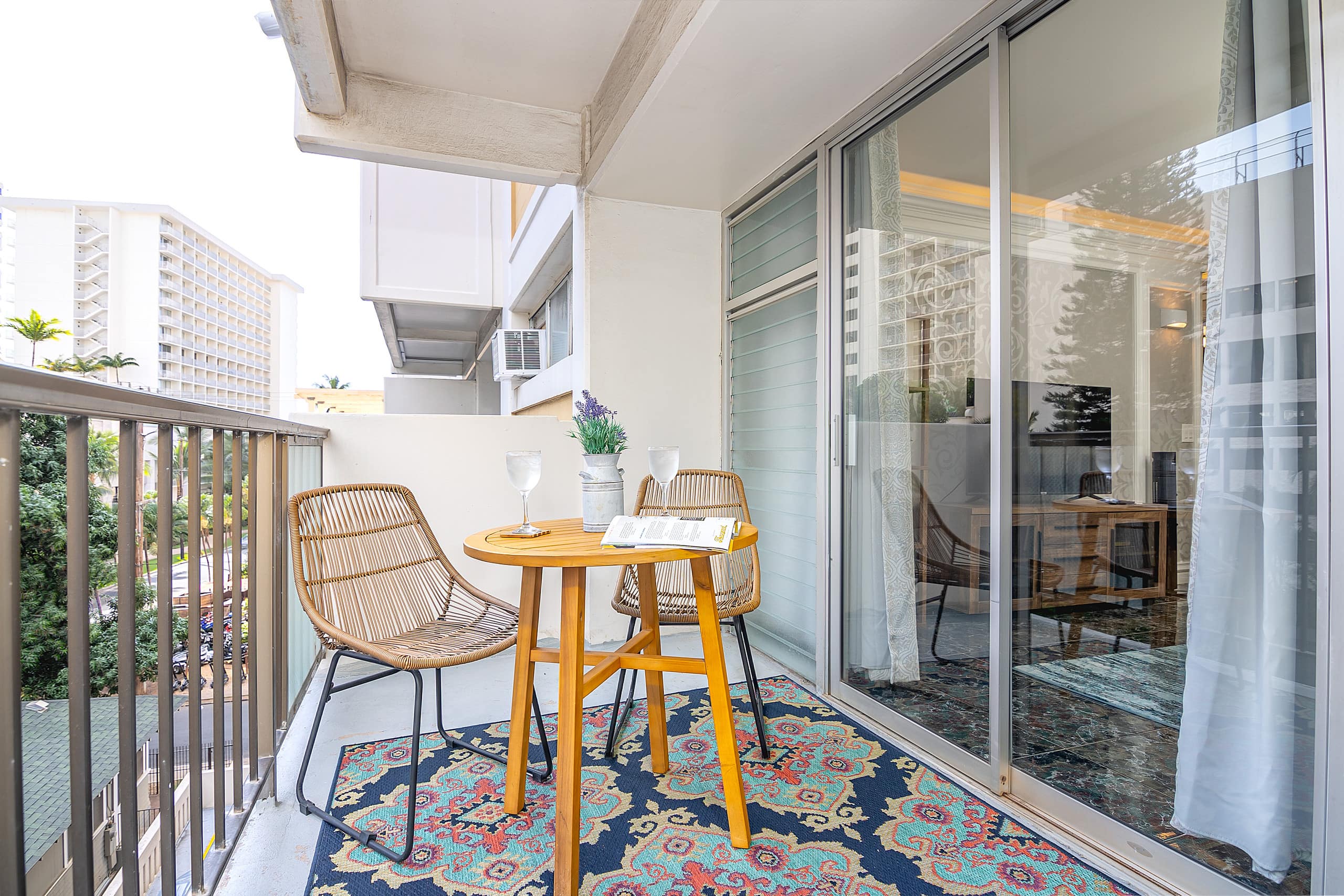 Condo in Honolulu · ★4.83 · 3 bedrooms · 6 beds · 2 private baths - Image 40