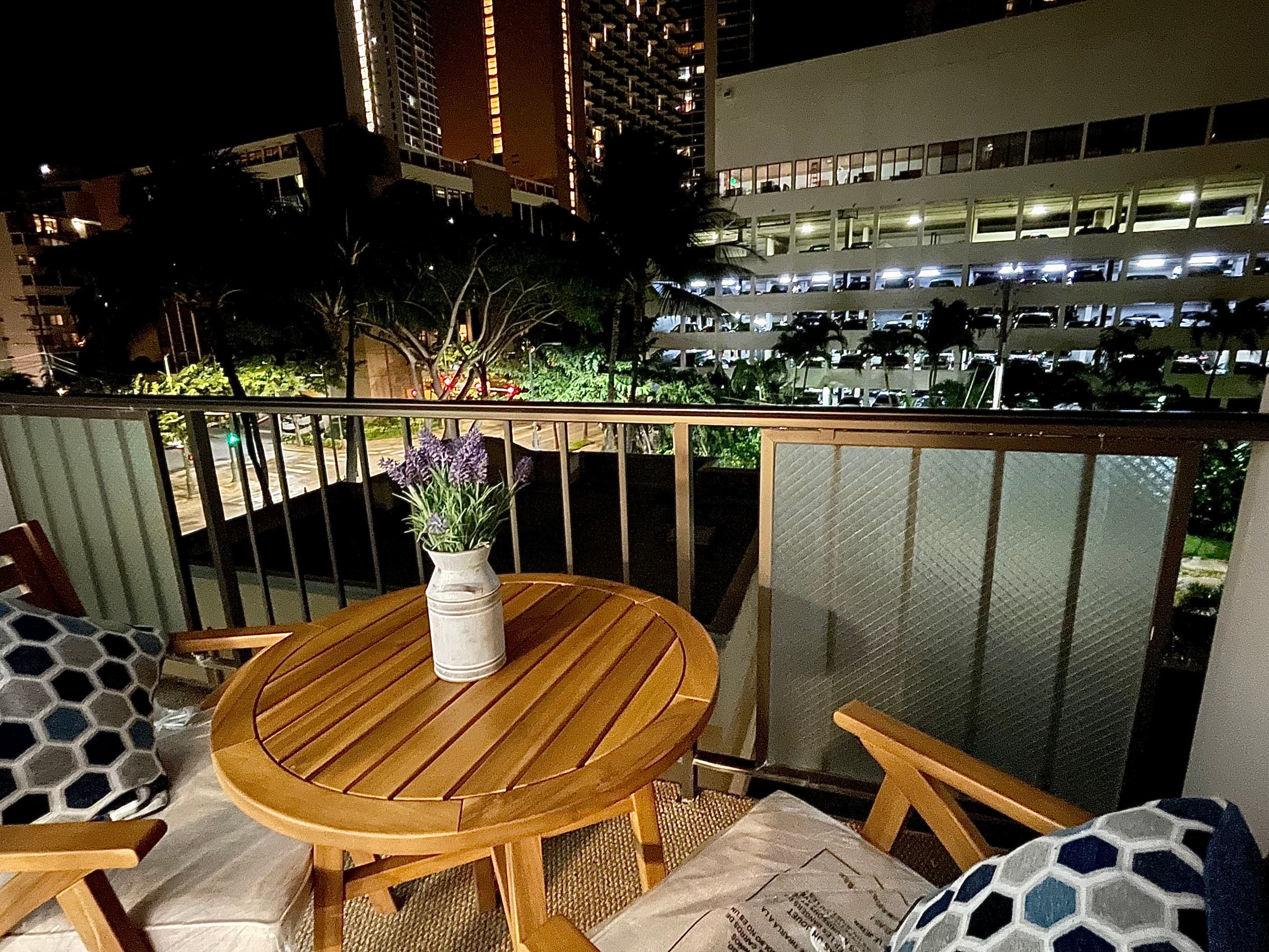 Condo in Honolulu · ★4.83 · 3 bedrooms · 6 beds · 2 private baths - Image 36
