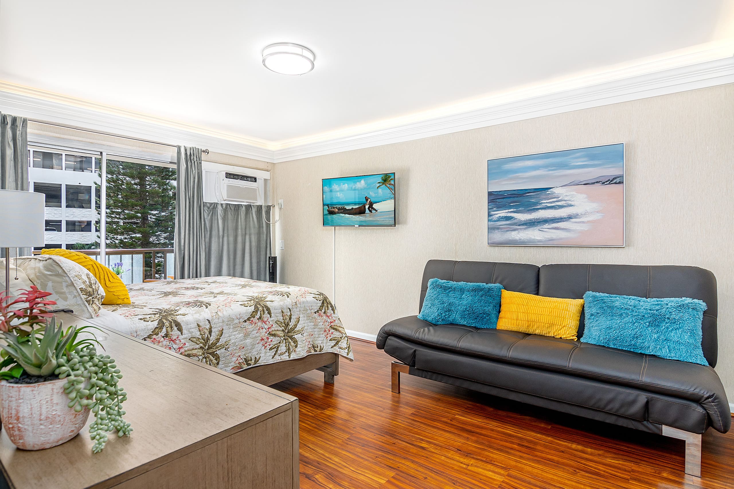 Condo in Honolulu · ★4.83 · 3 bedrooms · 6 beds · 2 private baths - Image 25