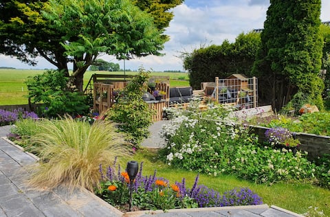 Beautiful studio with beautiful views.