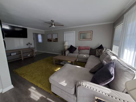 Popular Airbnb listing: Latitude Adjustment: Below Deck in Surf City