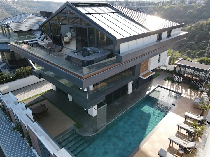 Designer Villa With Very Nice Bosphorus View - Sarıyer