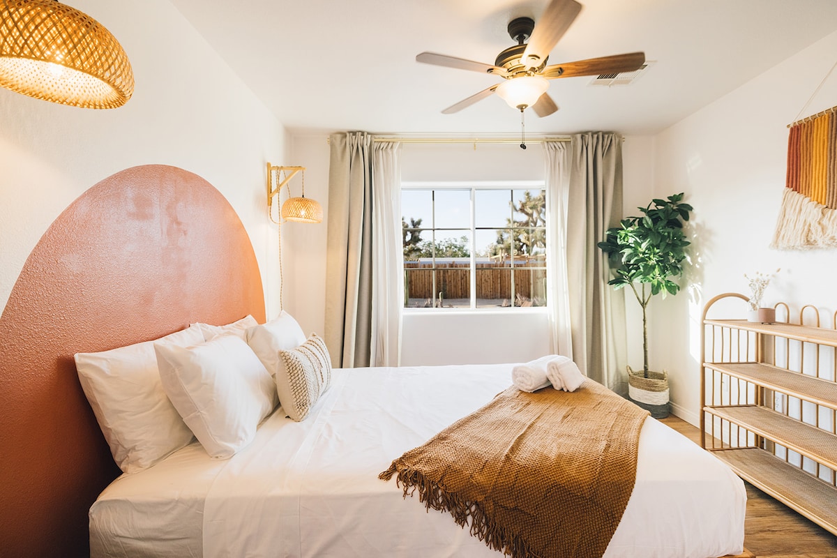 Furahia mandhari ya nje kutoka kwenye godoro hili la Helix Sleep Luxe, mojawapo ya magodoro yenye starehe zaidi ambayo nimewahi kutumia!