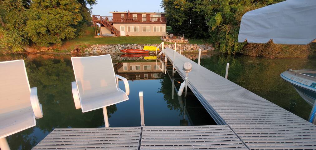 Oma’sEclecticLakeCabin AllSeasonsFamilyFriendsPets