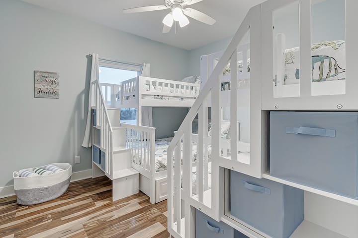The third bedroom includes two single over full bunk beds and closet. Window includes blackout curtains. Use the blue baskets for extra storage. Beach towels are located in this room. 