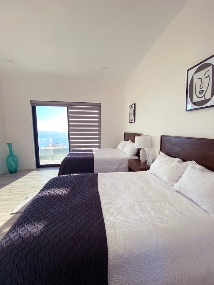 سريران كاملان الحجم.