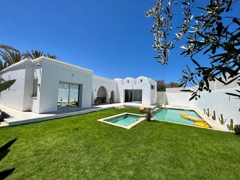 Superb Villa with pool in Tezdaine the laguna